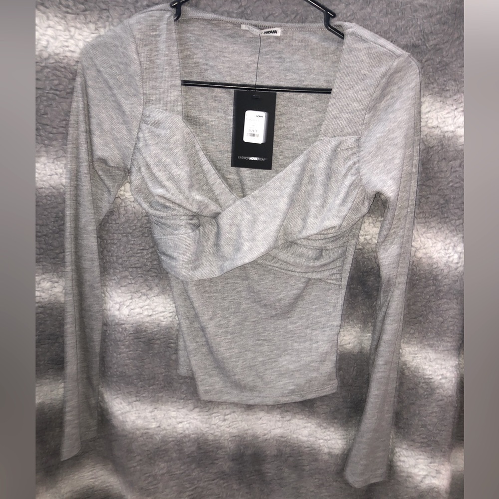 Fashion Nova long sleeve cropped top